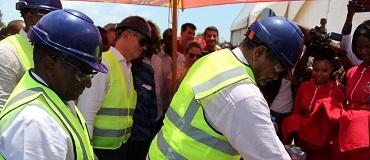Ministro lança primeira pedra de construção da nova fábrica de Cervejas Ministro lança primeira pedra de construção da nova fábrica de Cervejas